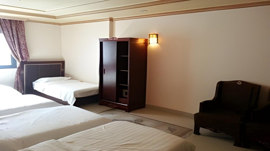 🏛️Basic Umrah Package 10 Days / 9 Nights 4